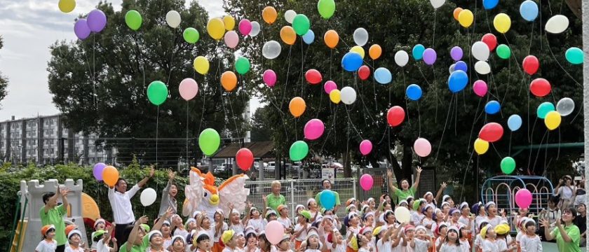 風船飛ばしで60周年をお祝い！つつじがおか幼稚園