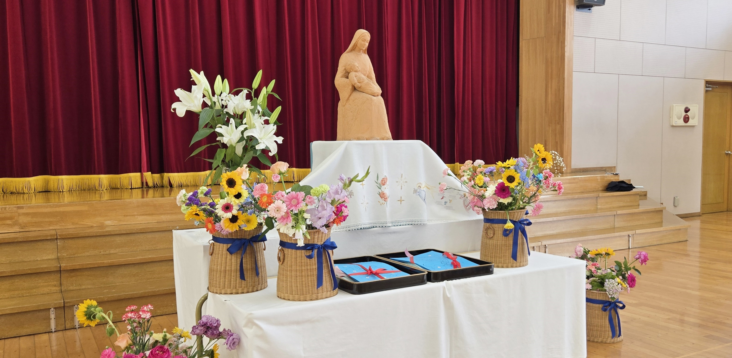 「お祈りの花束」を捧げ、感謝を伝える聖母のつどい