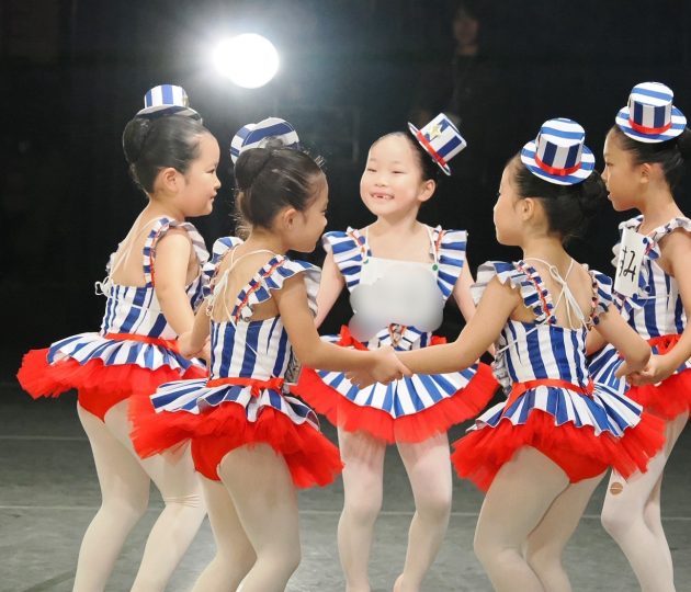くすのきホールで華やかな発表会♪富田雅美ダンスユニット