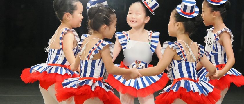 くすのきホールで華やかな発表会♪富田雅美ダンスユニット