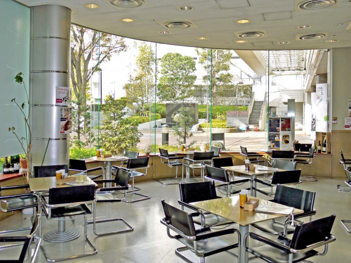 子連れやベビーカーで行きやすい市役所すぐそばのCafe ＆ Bar Pallas カフェ＆バー パラス