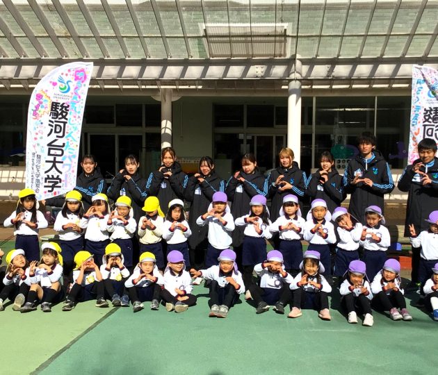 駅伝部の学生たちがやってきた！園児と交流楽しい時間