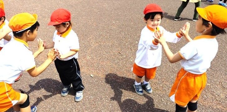学年を越えた交流で笑顔や優しさがいっぱい「にこにこ会」