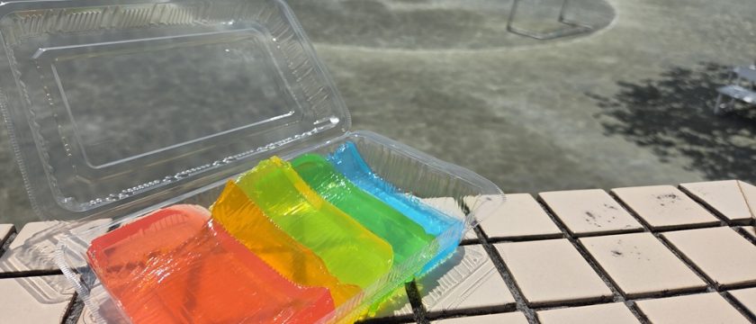 ひんやりぷるん♪ 幼稚園で楽しむ感触あそび