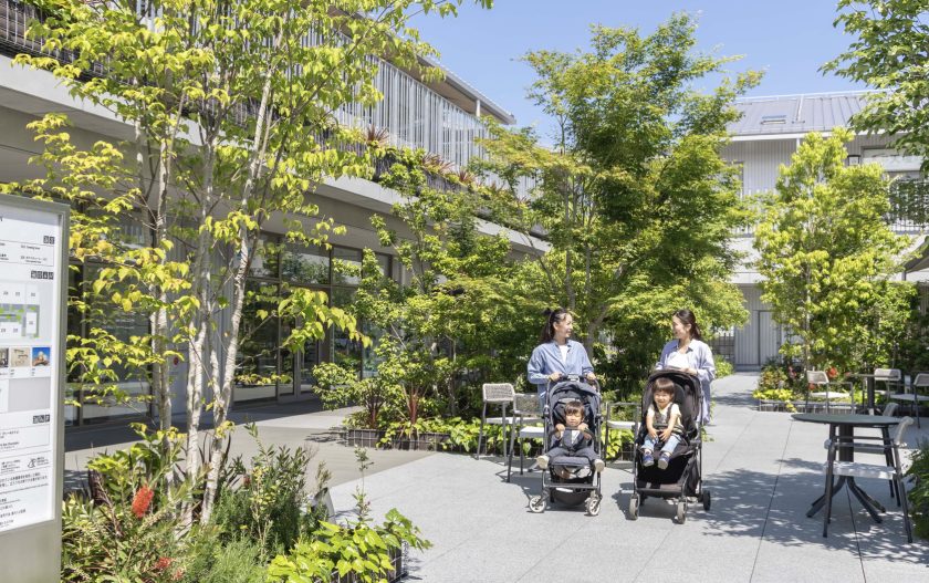 親子で緑の風を感じ、楽しむ　フォレストスクエア仙川