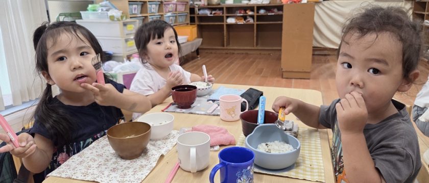 みんなでもぐもぐ美味しい時間♪ 週に一度の「おみそしるの日」